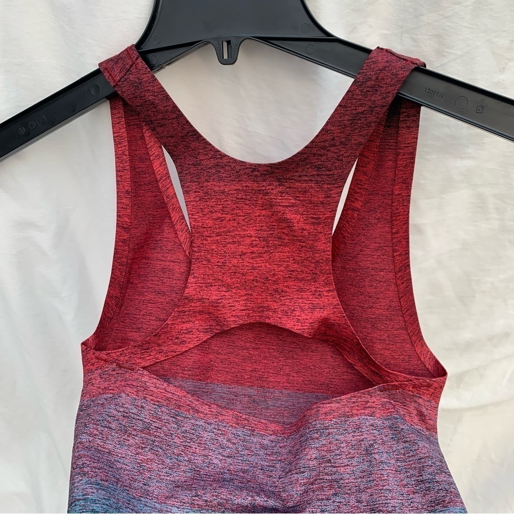 Athleta Relay Tank Top Red Blue Gradient Ombré Athletic Gym Cycling Size XS - Picture 5 of 6